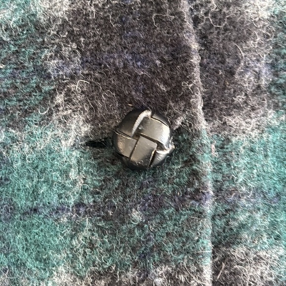 Wilfred Free | Aritzia wool blend off duty jacket green and black plaid - Picture 5 of 14